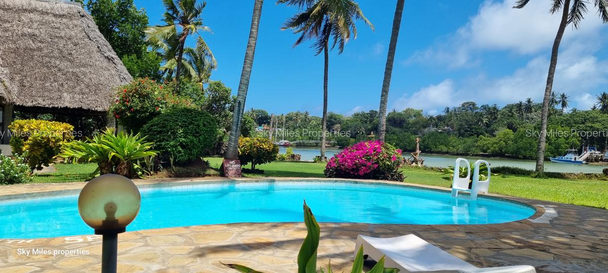 1 Bed Villa with En Suite at La-Marina - 6