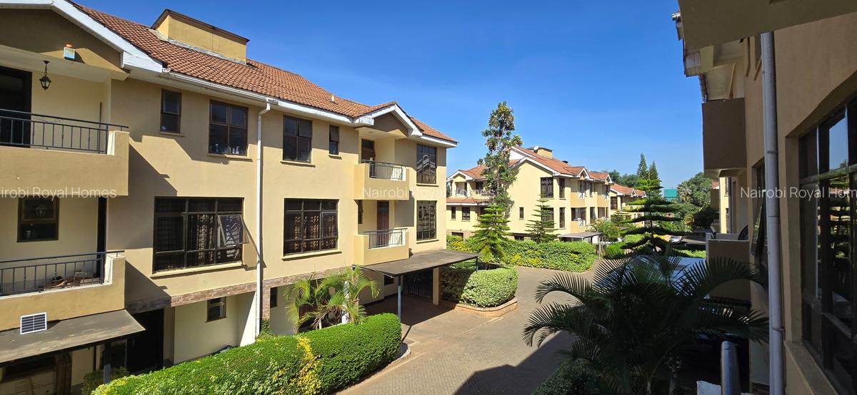6 Bed Townhouse with En Suite at Lavington Green - 4