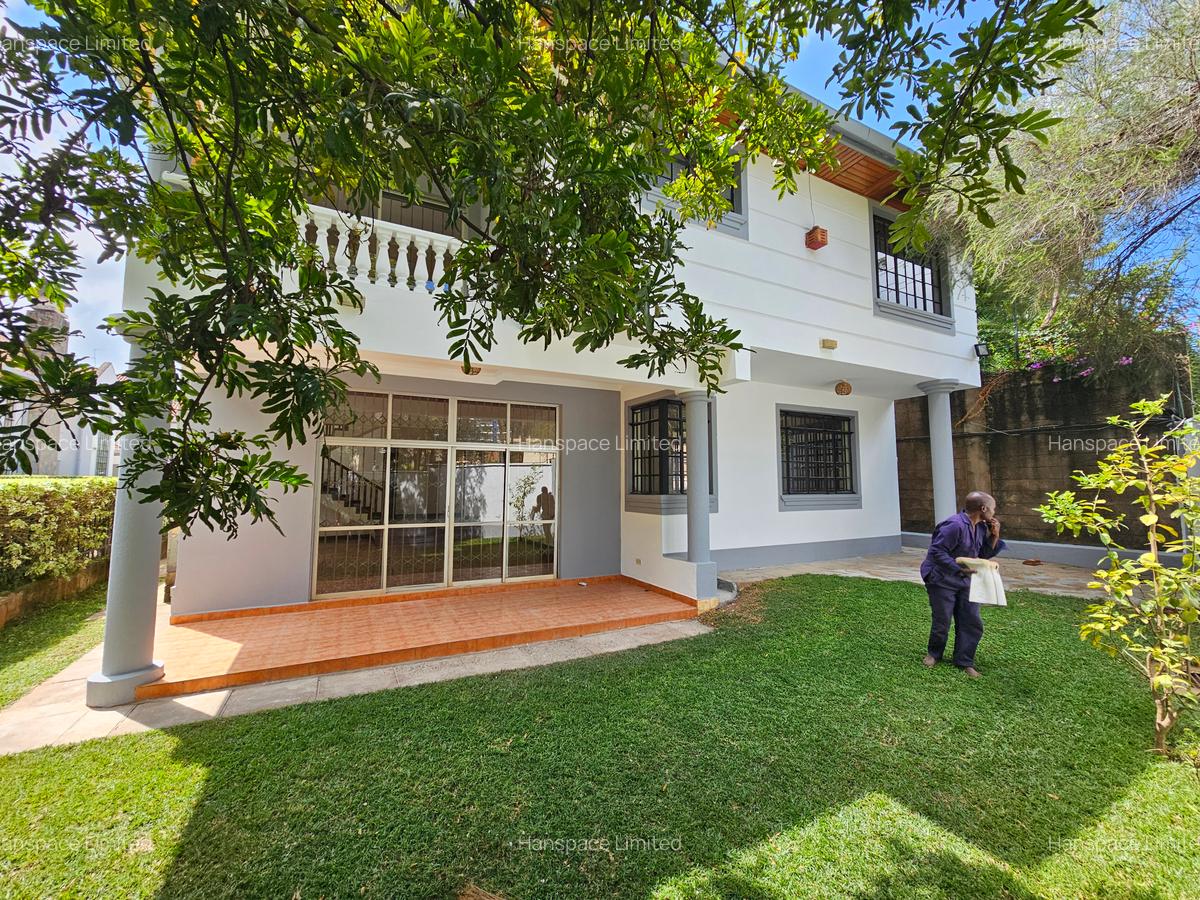 4 Bed Villa with En Suite at Kaputei Road - 14