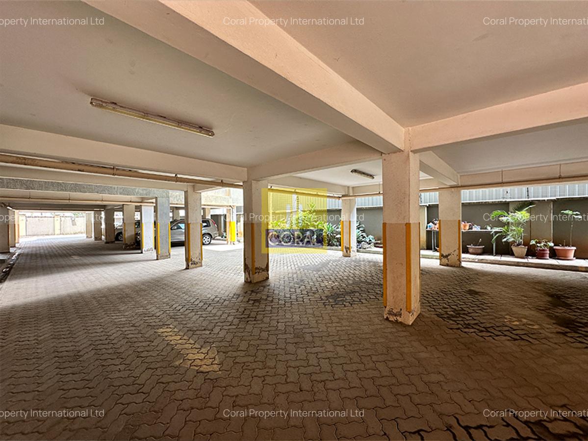 4 Bed Apartment in Parklands - 18