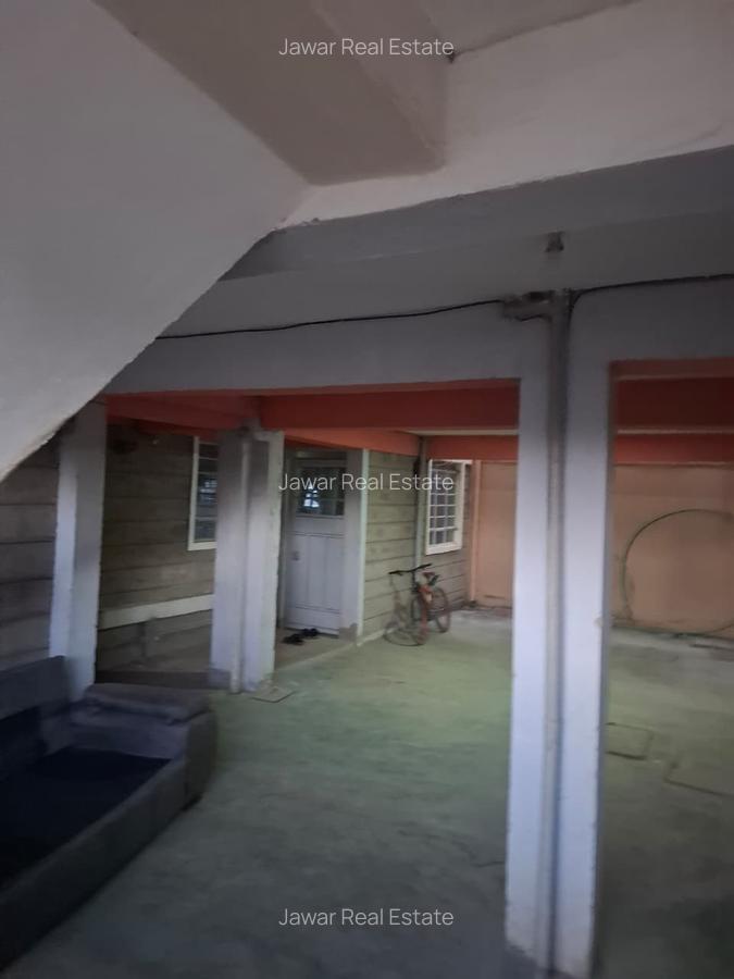 1 Bed Apartment with En Suite at Shooters - 3