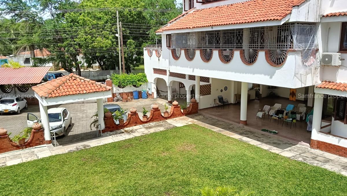 4 Bed Townhouse with En Suite at Greenwood Drive - 6