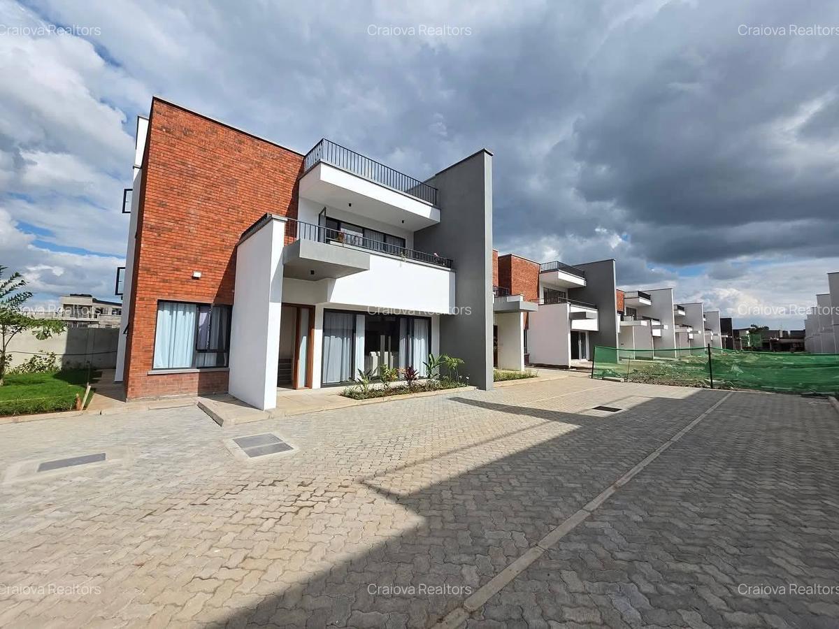 4 Bed Townhouse with En Suite at Links Road - 2