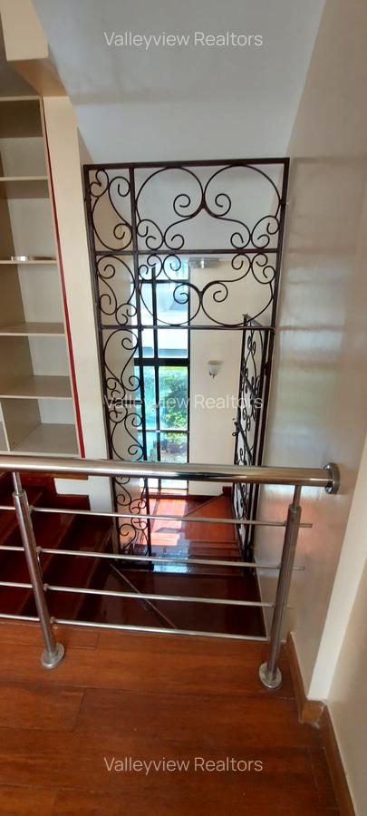 5 Bed Townhouse with En Suite at Lavington - 18