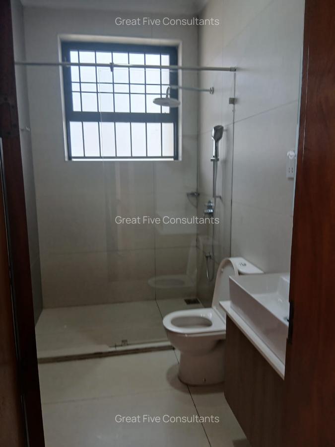 5 Bed Villa with En Suite in Kitisuru - 16