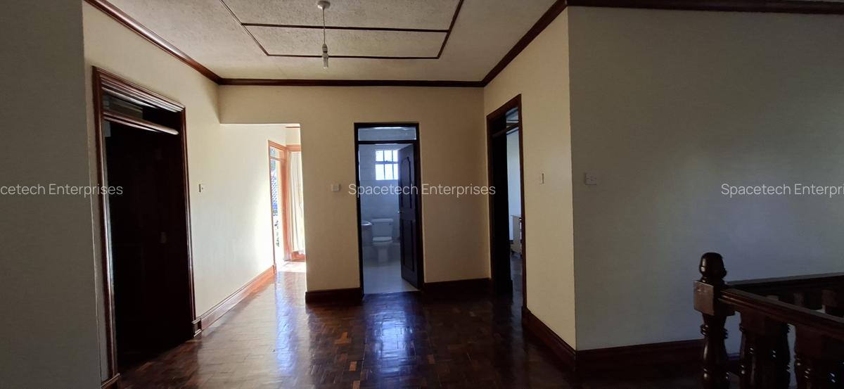 5 Bed House with En Suite in Runda - 12