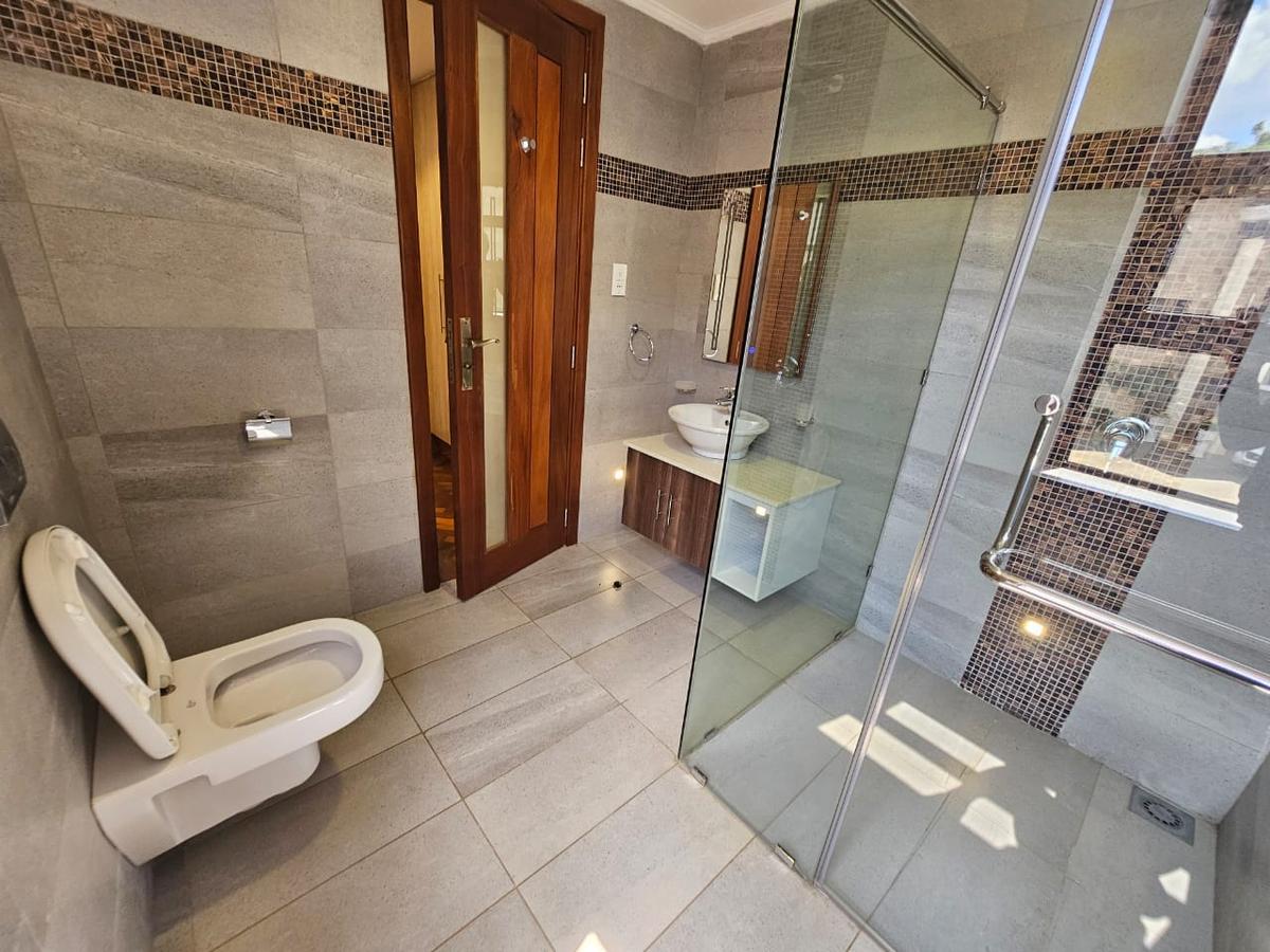 5 Bed Villa with En Suite in Lavington - 10