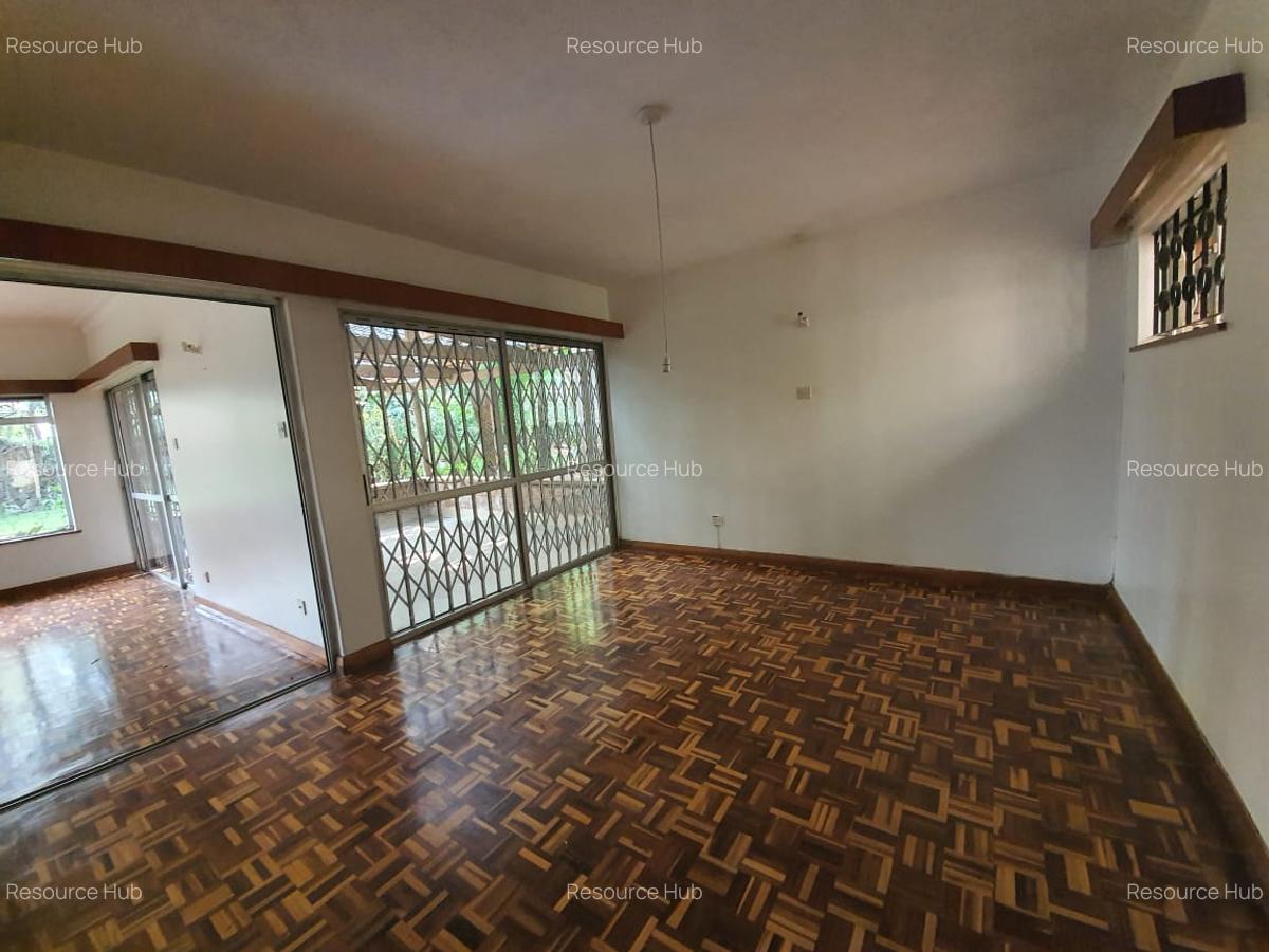 4 Bed Townhouse with En Suite at Lavington - 5