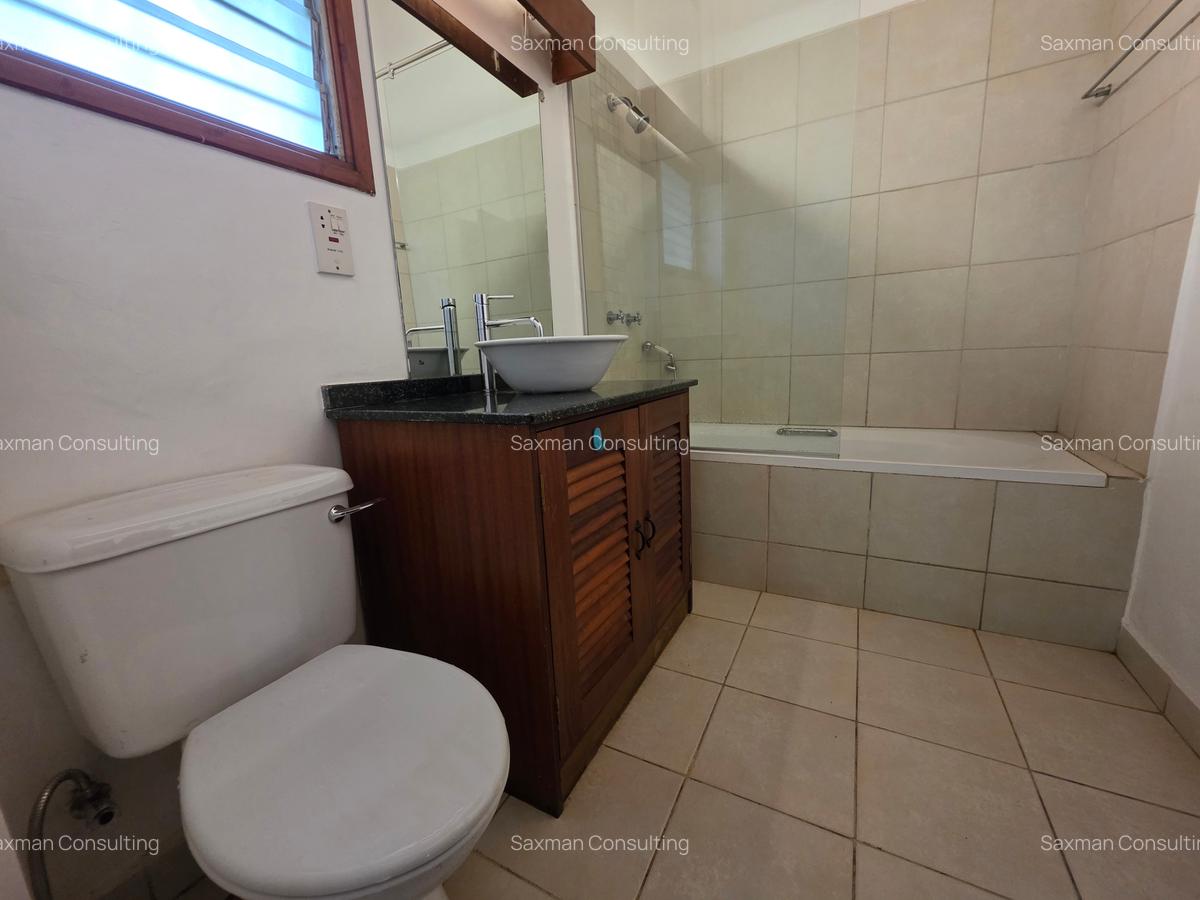 4 Bed House with Garden in Spring Valley - 18