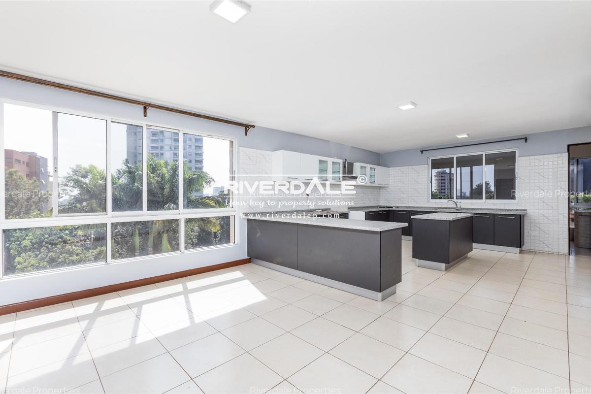 4 Bed Apartment with En Suite in Westlands Area - 3