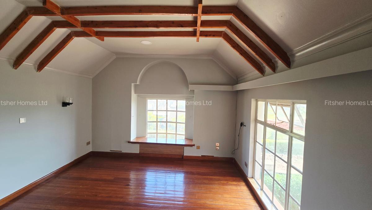 4 Bed House with En Suite in Runda - 17