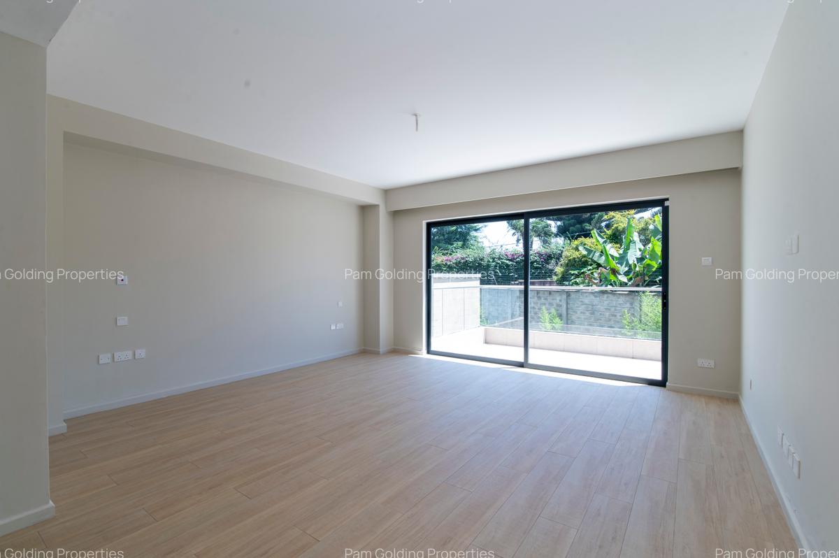 5 Bed Townhouse with En Suite at Westlands - 16