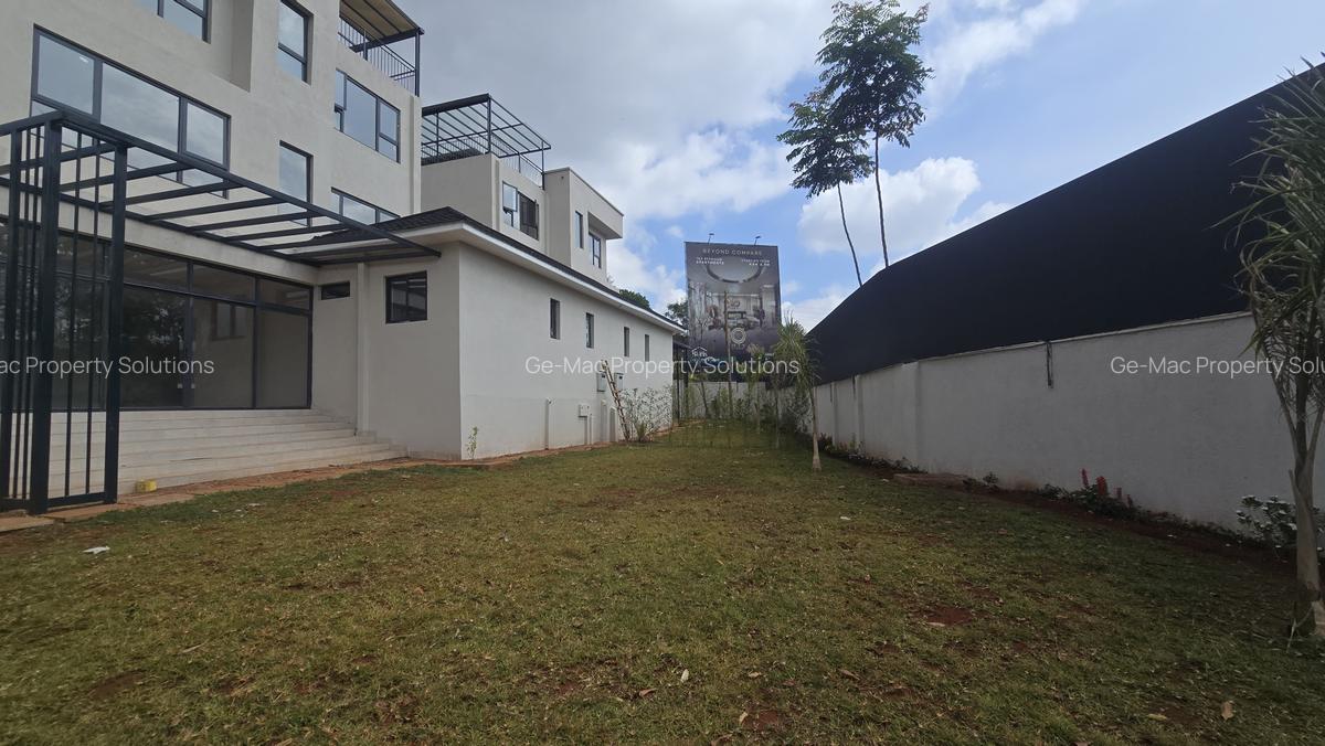 5 Bed House with En Suite in Lavington - 12