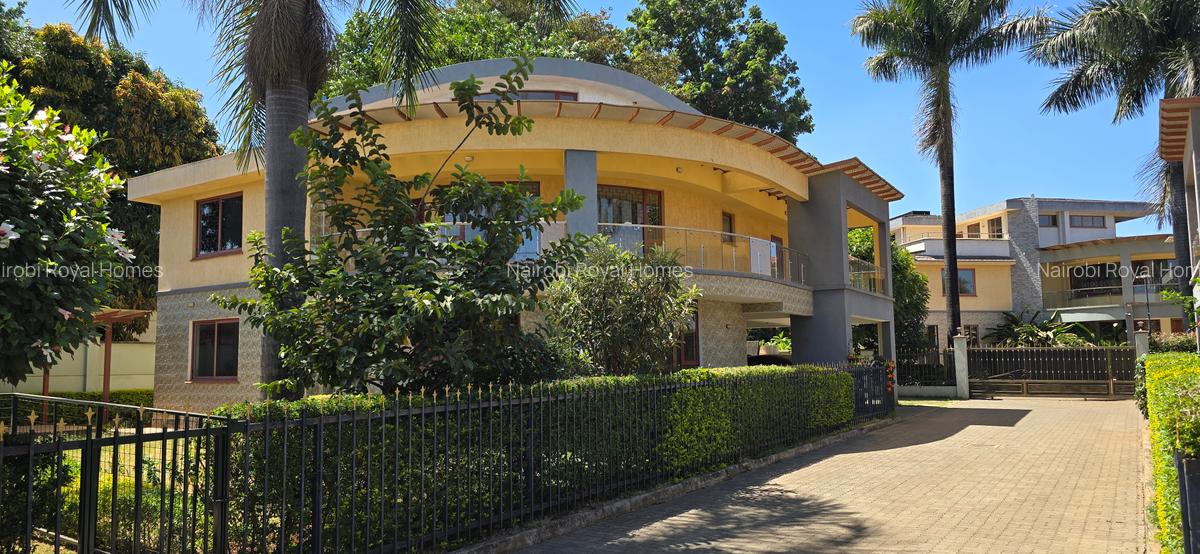 5 Bed Townhouse with En Suite at Lavington Green - 2