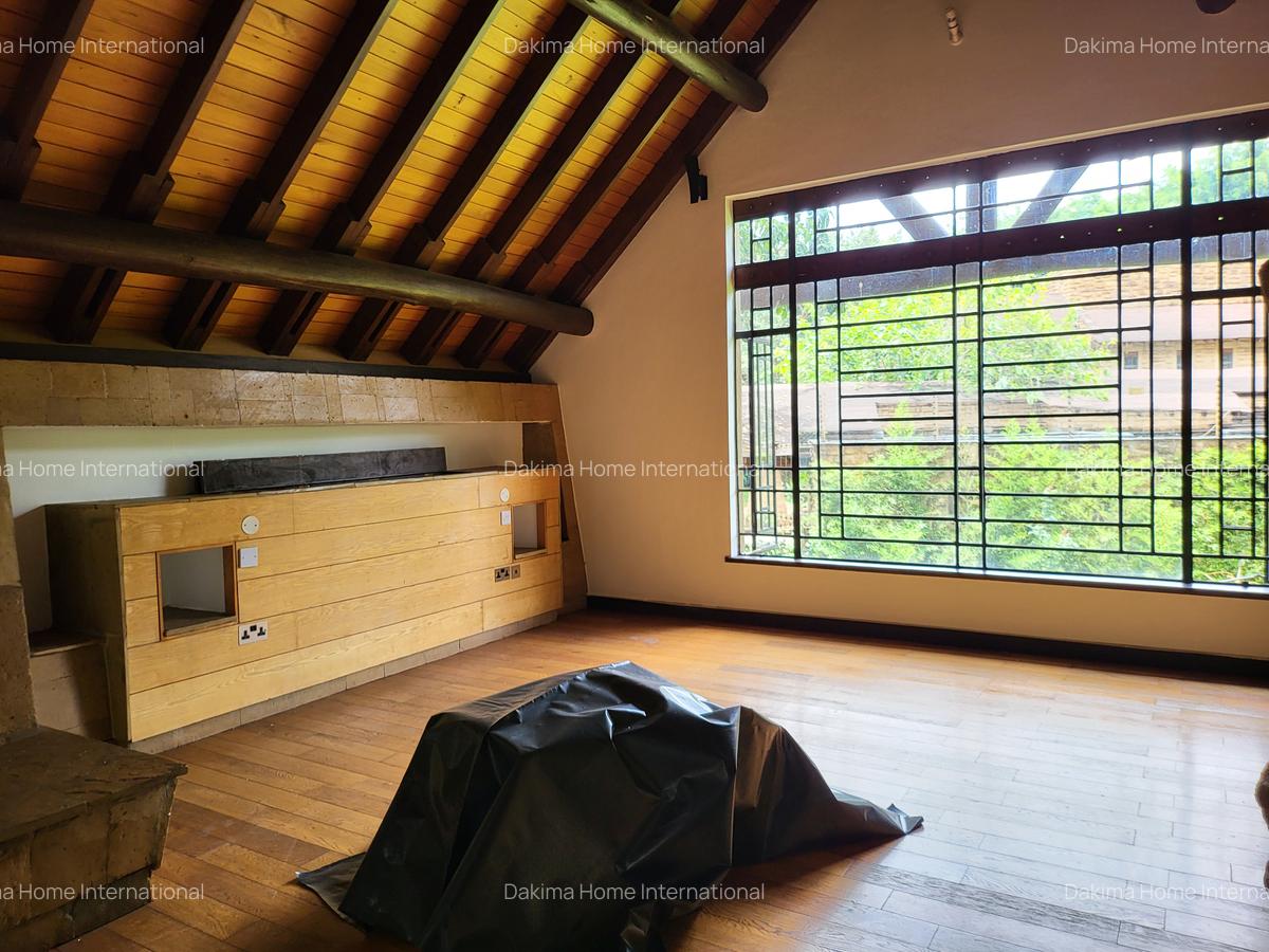 4 Bed Townhouse with En Suite in Lake View - 9