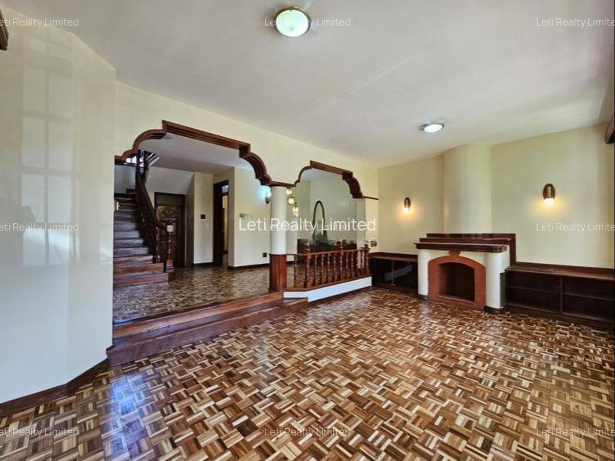 5 Bed Townhouse with En Suite in Lavington - 3