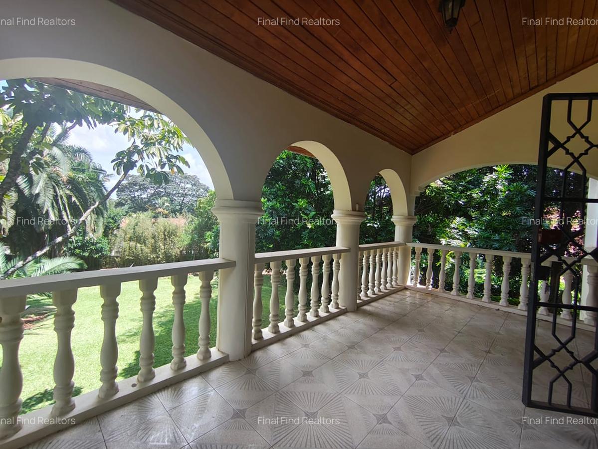 4 Bed House with Garden in Hill View - 10