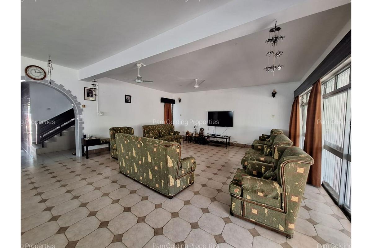 5 Bed House with En Suite in Mombasa Island - 3