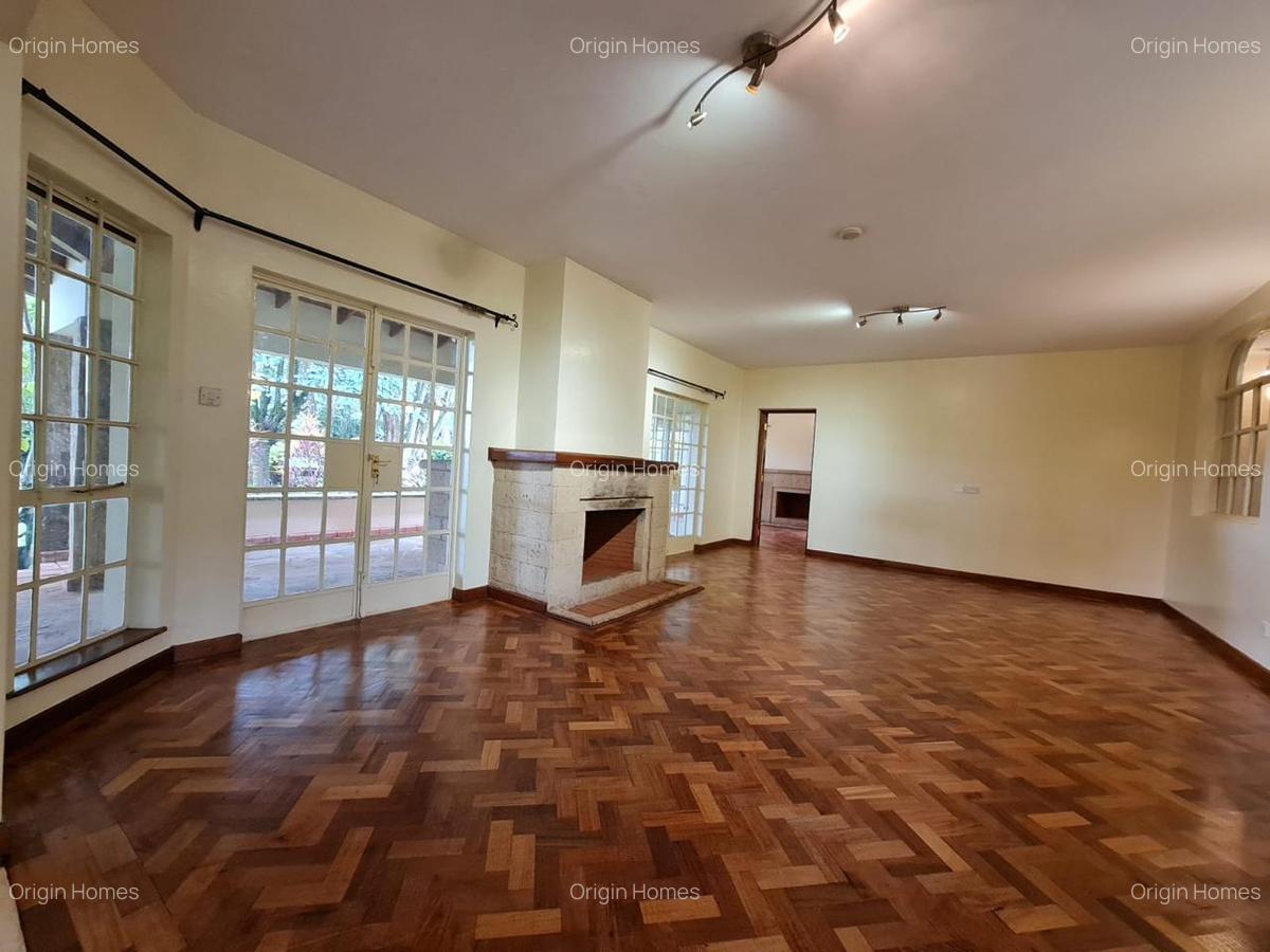 5 Bed House with En Suite at Rosslyn - 4