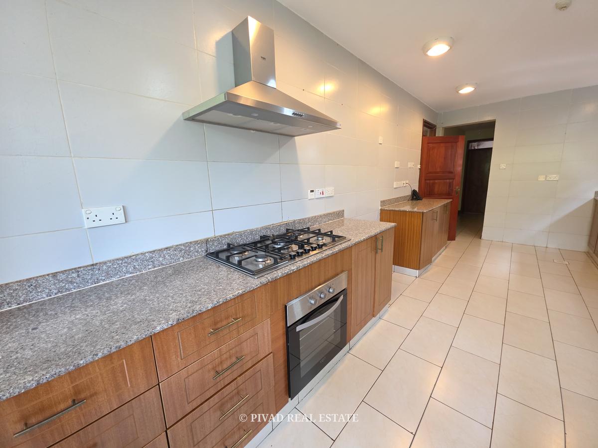5 Bed House with Swimming Pool in Runda - 11