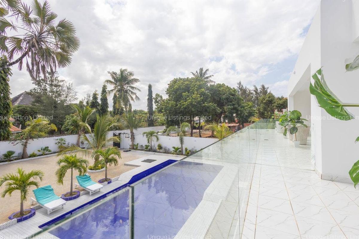 4 Bed House with En Suite in Diani - 2