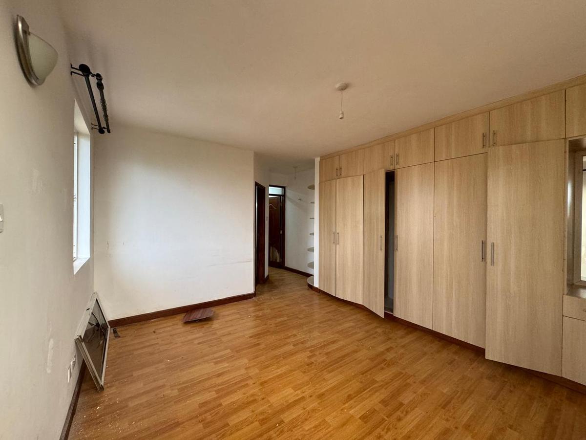 2 Bed Apartment with En Suite in Lavington - 14