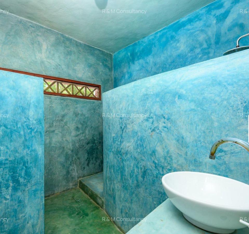 5 Bed House with En Suite in Watamu - 13