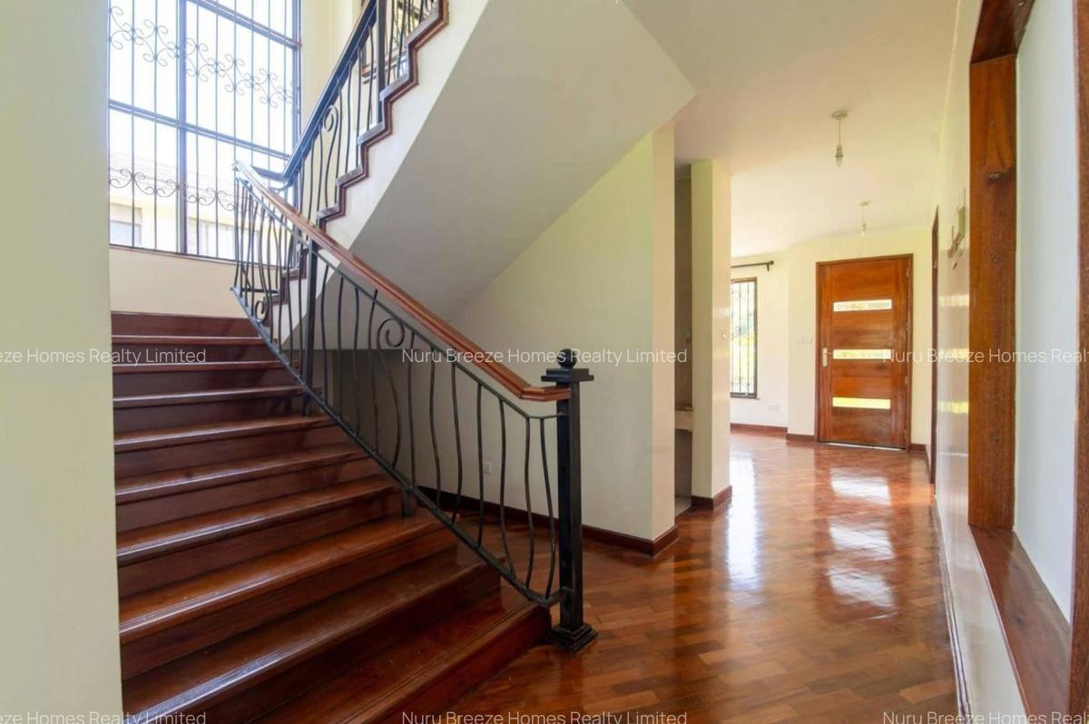 4 Bed Townhouse with En Suite in Ridgeways - 5