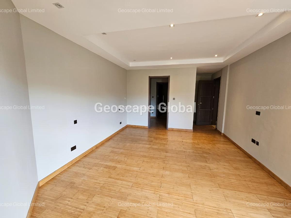 3 Bed Apartment with En Suite in Riverside - 8