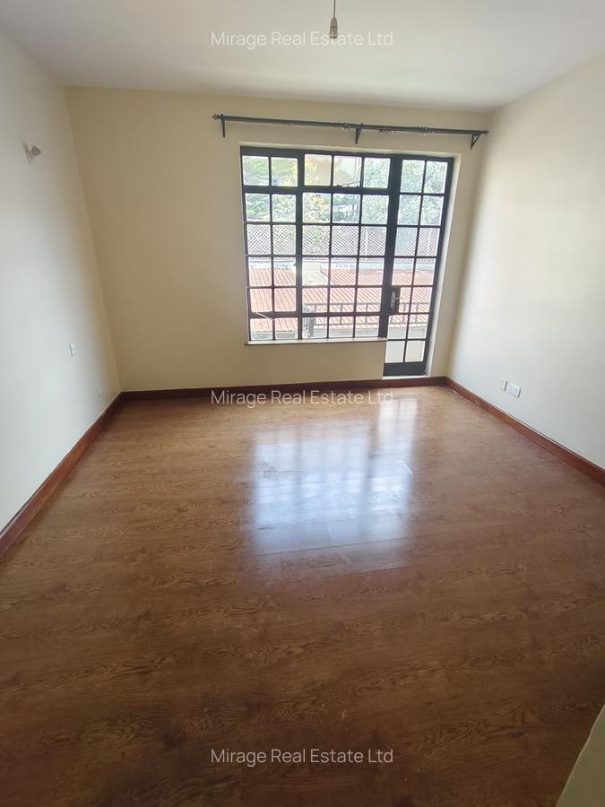 3 Bed Apartment with En Suite in Riverside - 4