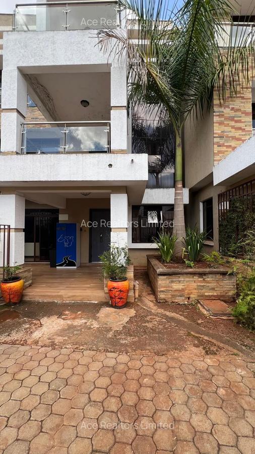 5 Bed Townhouse with En Suite at Lavington - 2