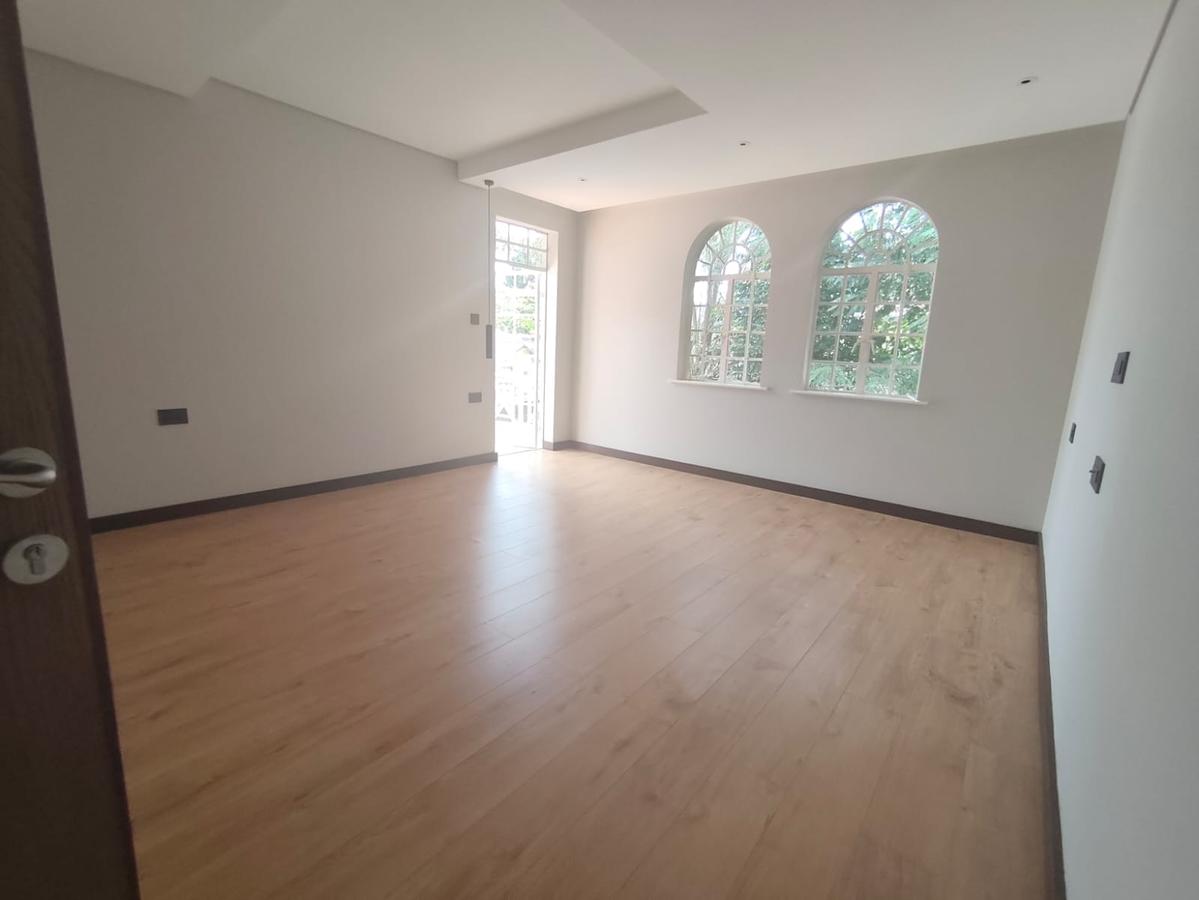 5 Bed House with En Suite in Runda - 8