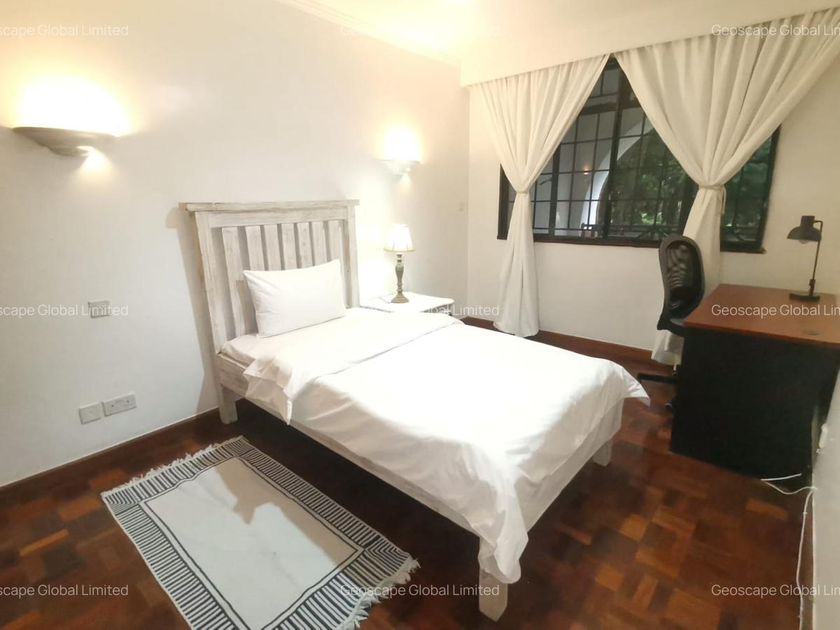 4 Bed Apartment with En Suite in Riverside - 11