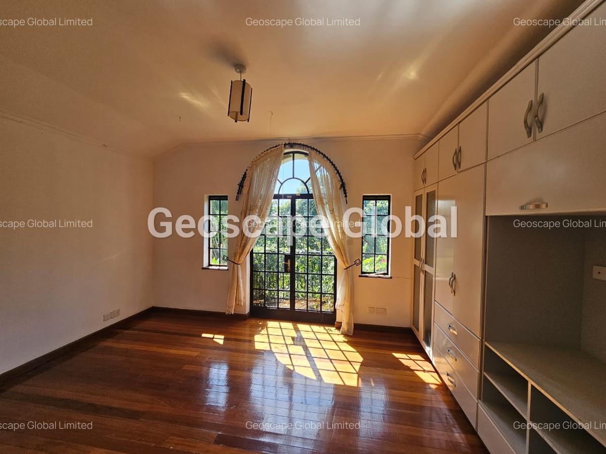 5 Bed House with En Suite in Runda - 9