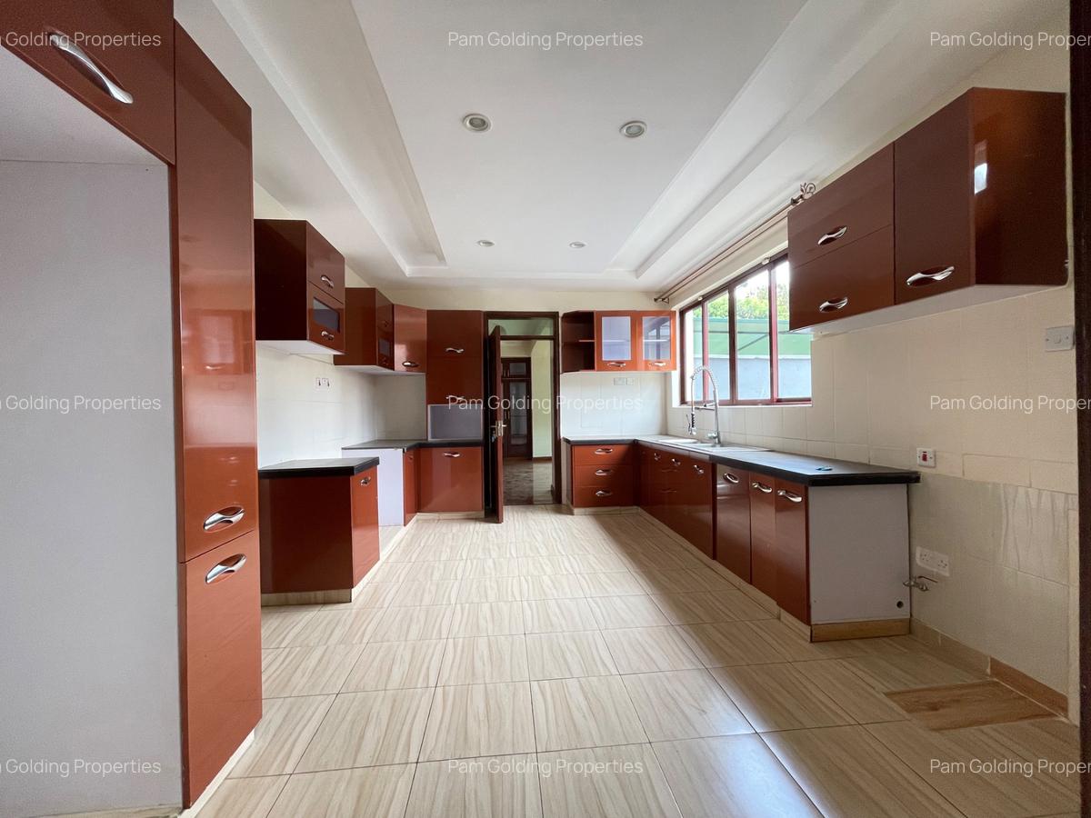 5 Bed Townhouse with En Suite in Karen - 8