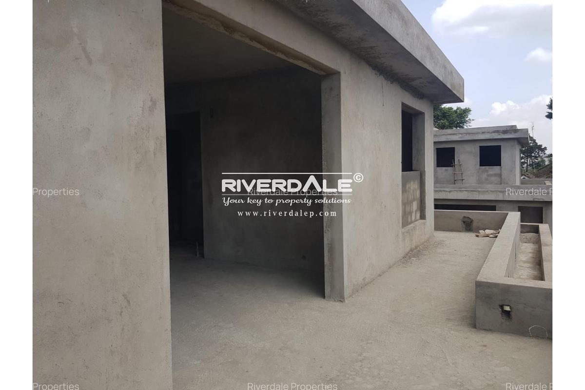 5 Bed Townhouse with En Suite in Kyuna - 4