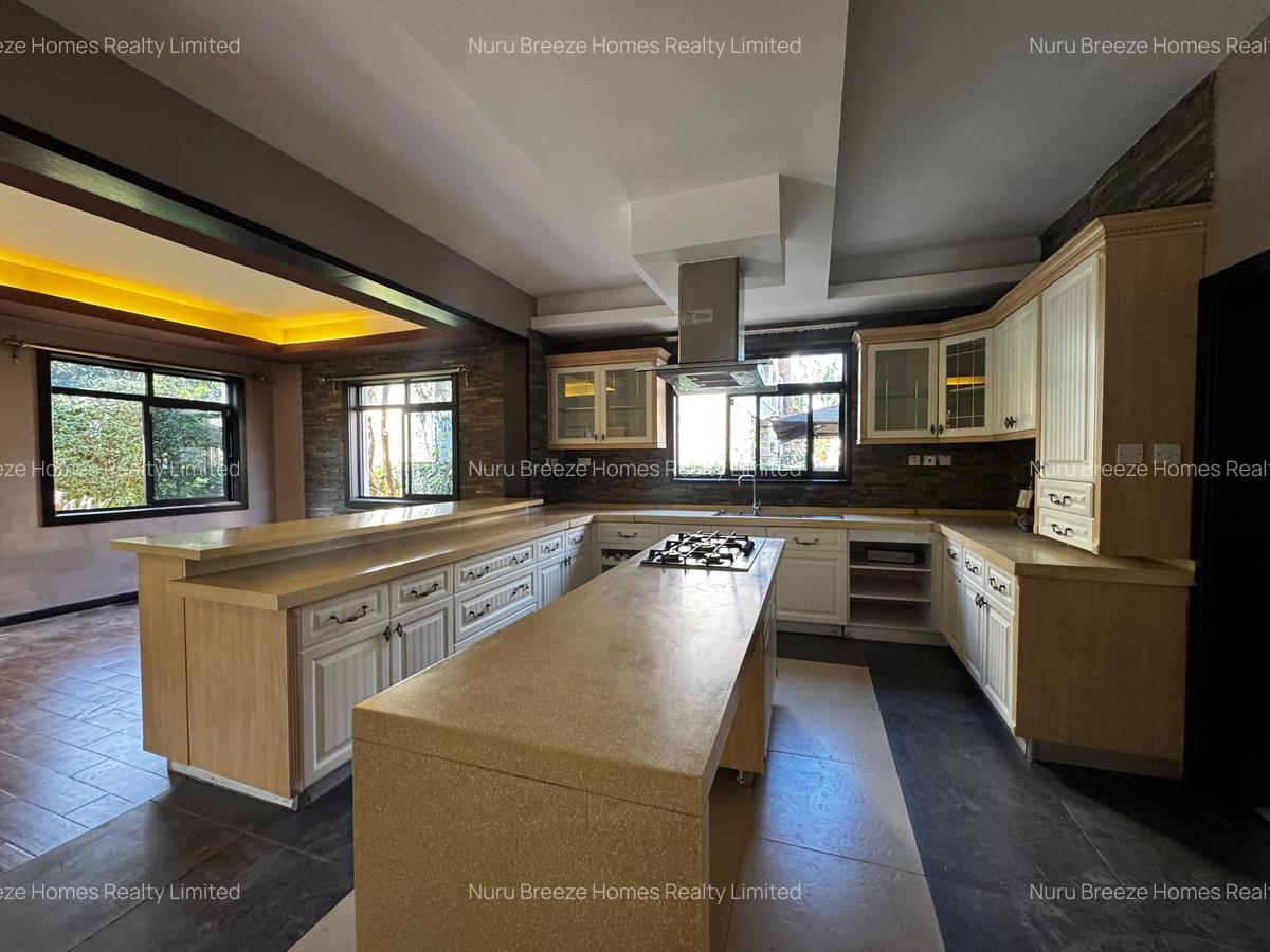 5 Bed Townhouse with En Suite in Lavington - 3