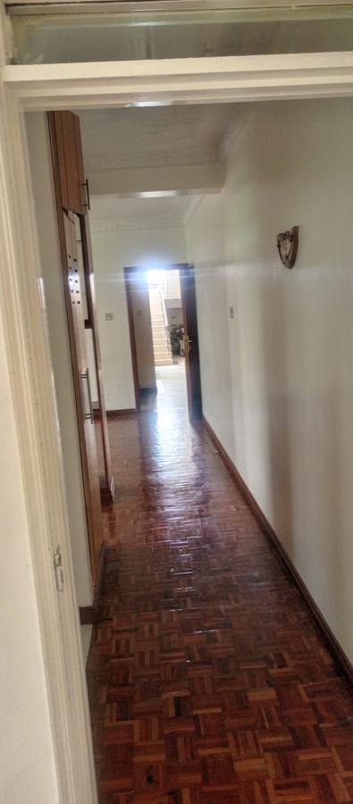 1 Bed Apartment with Parking at Kilimani - 4