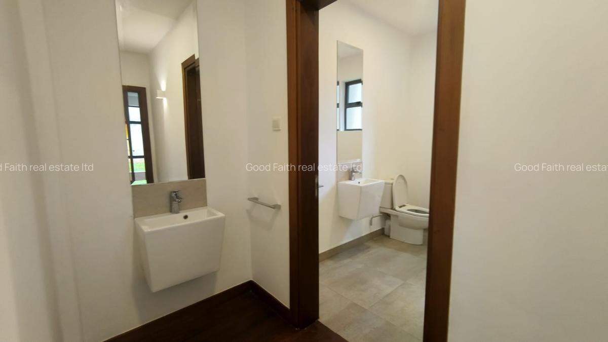 4 Bed House with En Suite at Two Rivers - 13