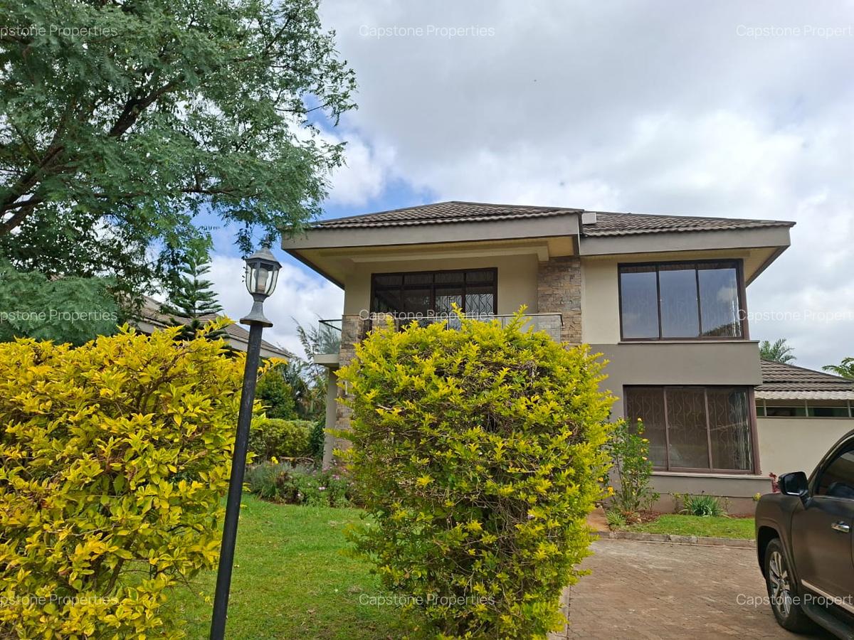 4 Bed Townhouse with En Suite in Ridgeways - 2