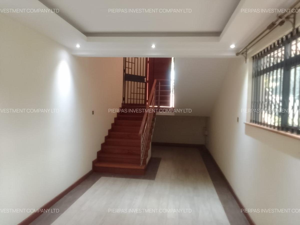 5 Bed Townhouse with En Suite in Westlands Area - 10