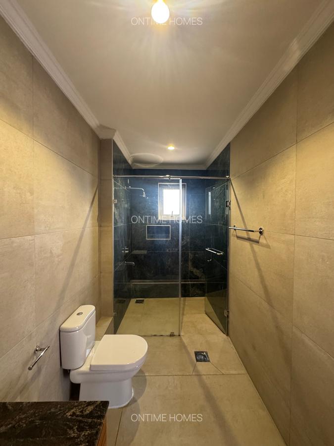 5 Bed Townhouse with En Suite at Lavington - 13