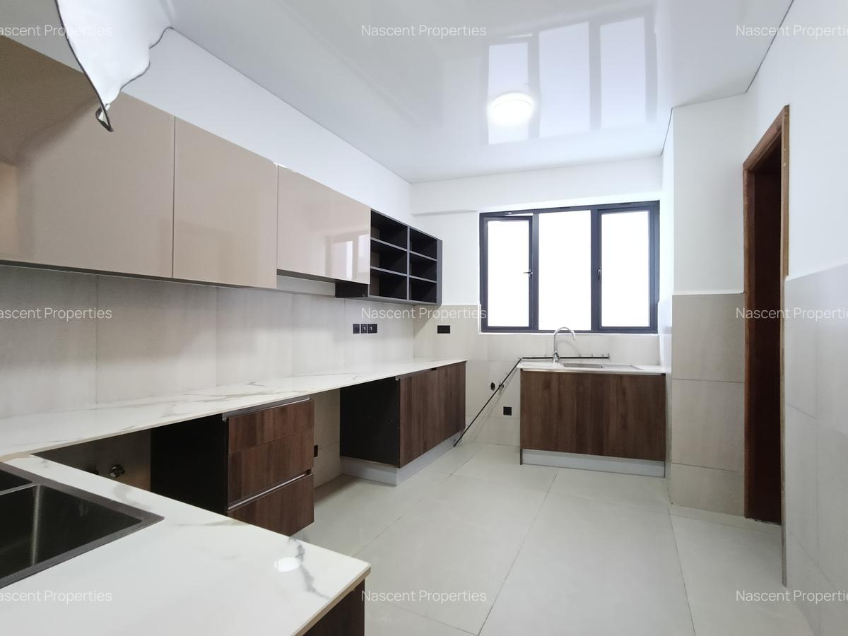 3 Bed Apartment with En Suite in Riverside - 4