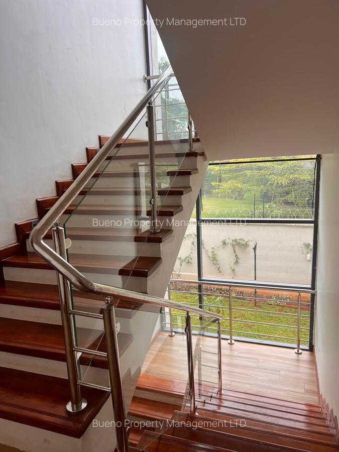 6 Bed Townhouse with Garden in Lavington - 5