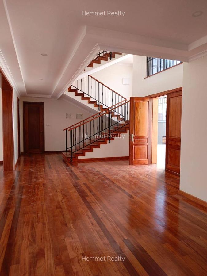 6 Bed House with En Suite in Loresho - 6