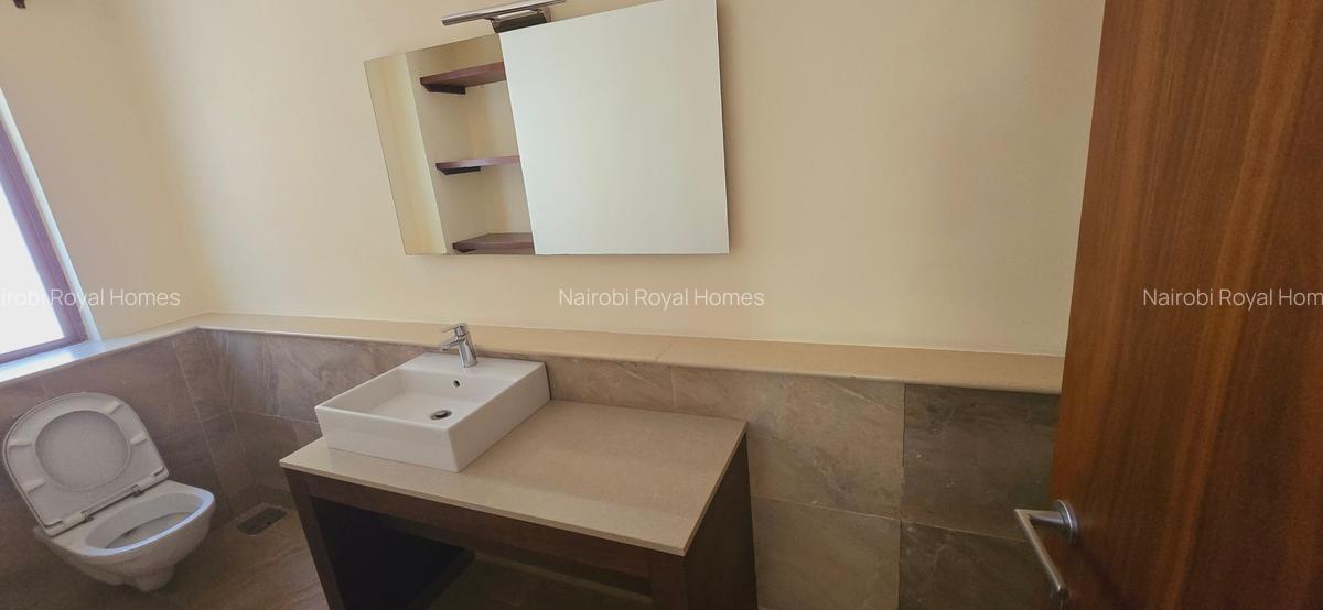 5 Bed Townhouse with En Suite at Off Convent Drive - 10