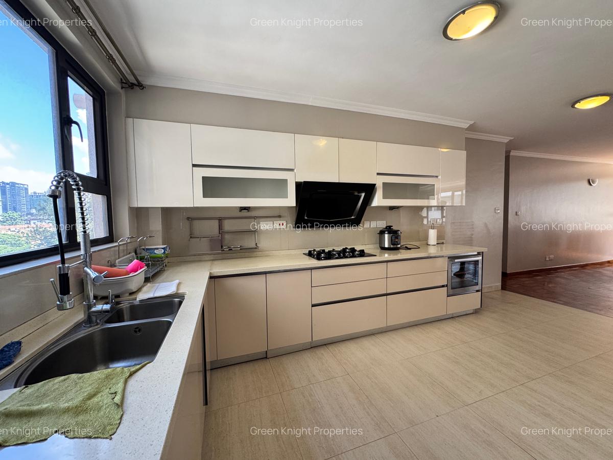 Serviced 3 Bed Apartment with En Suite in Riverside - 15