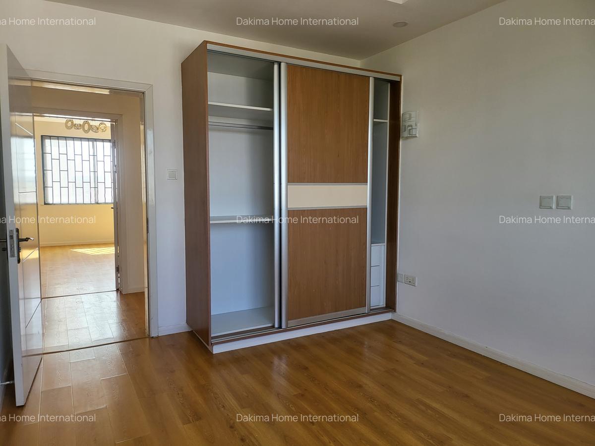 3 Bed Apartment with En Suite in Brookside - 7