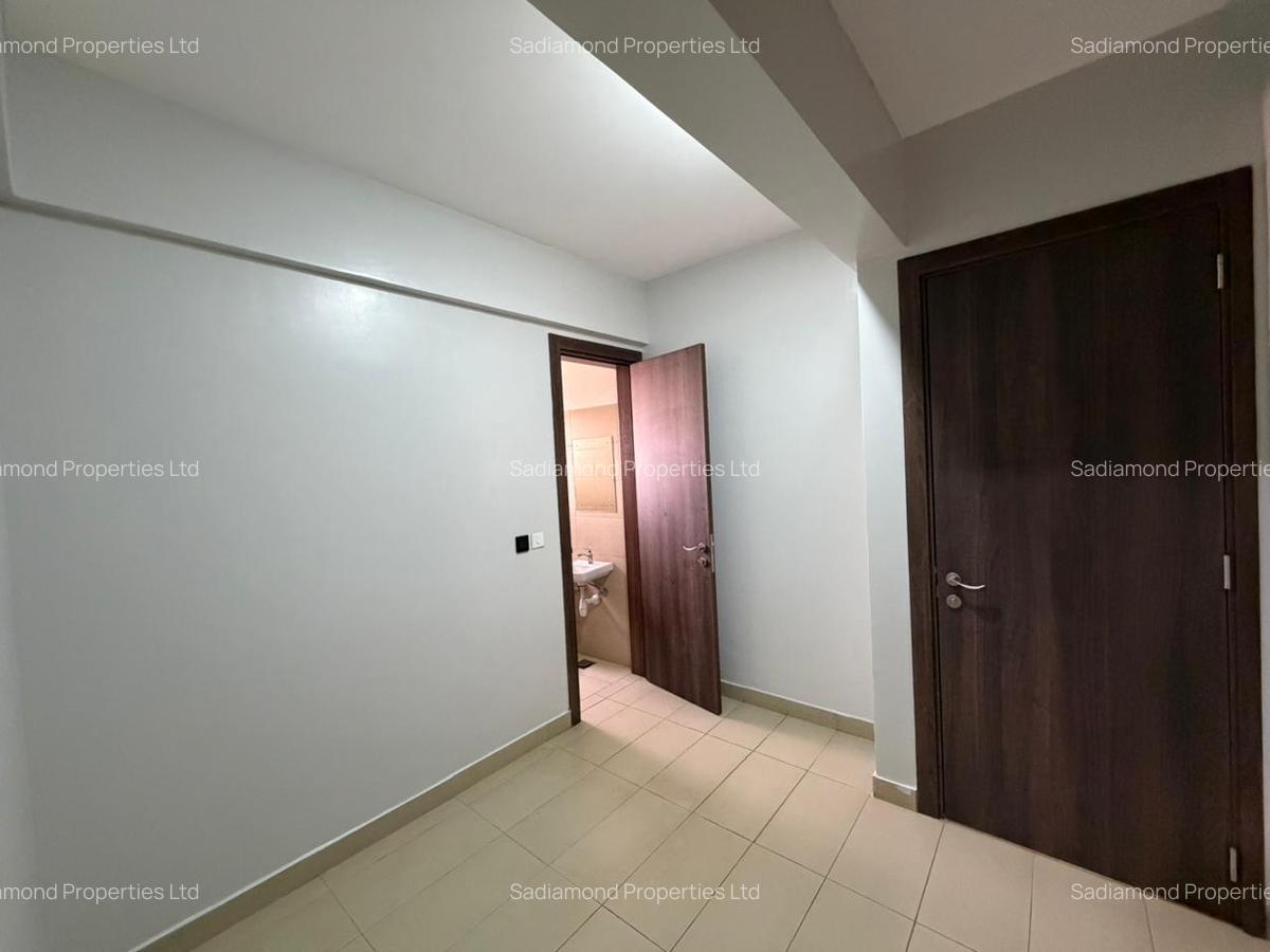 3 Bed Apartment with En Suite in Brookside - 6