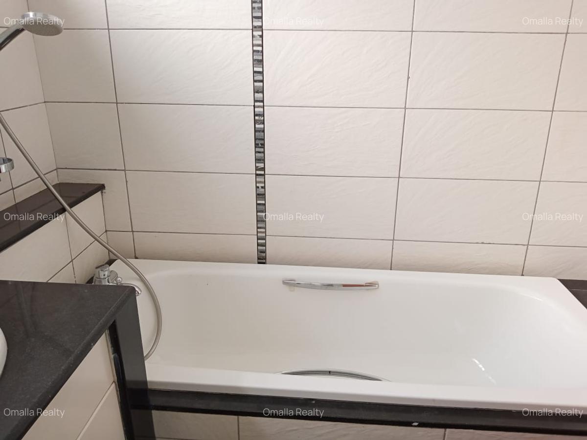 4 Bed House with En Suite in Lavington - 13